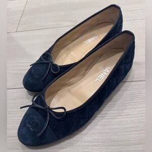 CHANEL 40 Ballet Flats Classic Navy Blue Quilted Suede excellent condition